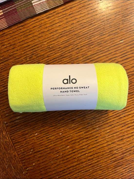 ALO Yoga Other - Alo Performance No Sweat Hand Towel - Highlighter color NWT